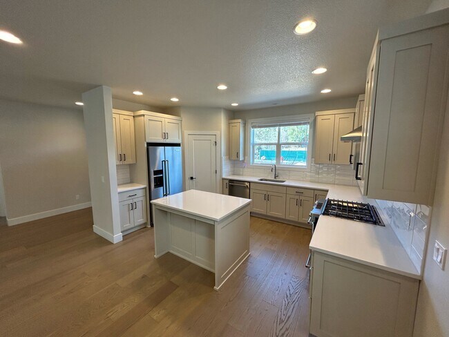 Building Photo - 20211 Glen Vista Rd