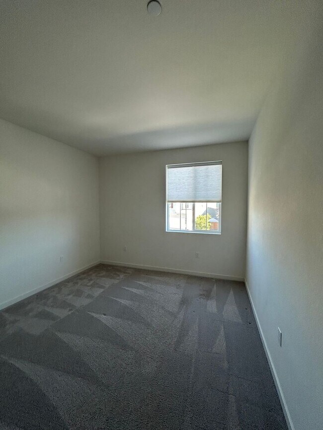 Building Photo - 1332 Renewal Ln