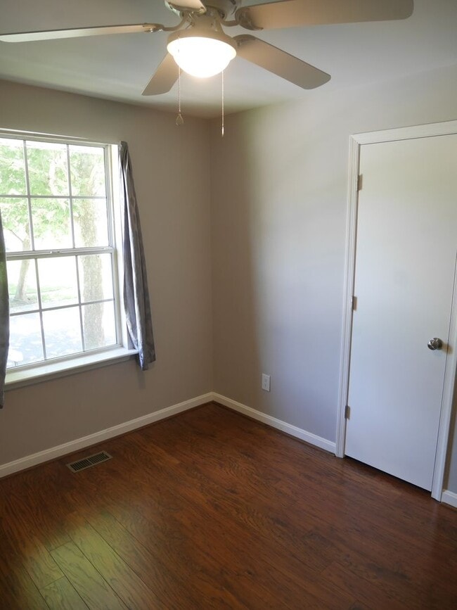 Building Photo - Spacious 3-Bedroom Single-Family Home in E...