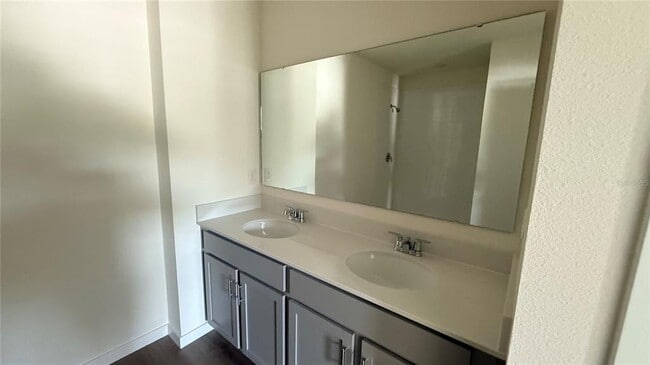 Building Photo - 2046 Walnut Crk Dr