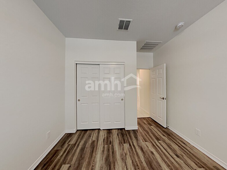 Building Photo - 16815 W Portland St