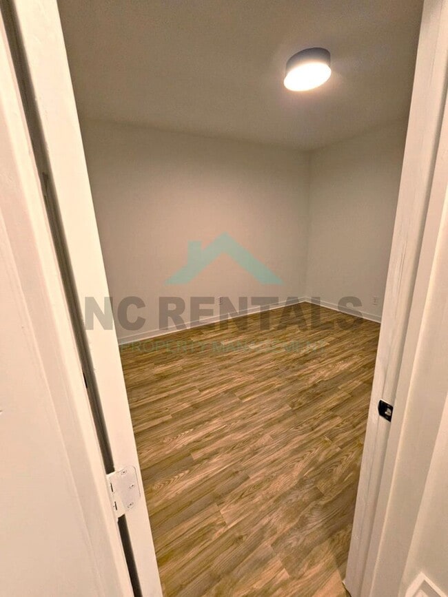 Building Photo - 427 Matthews St