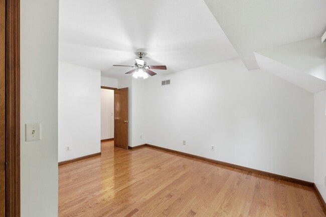 Building Photo - 7666 Windwood Dr