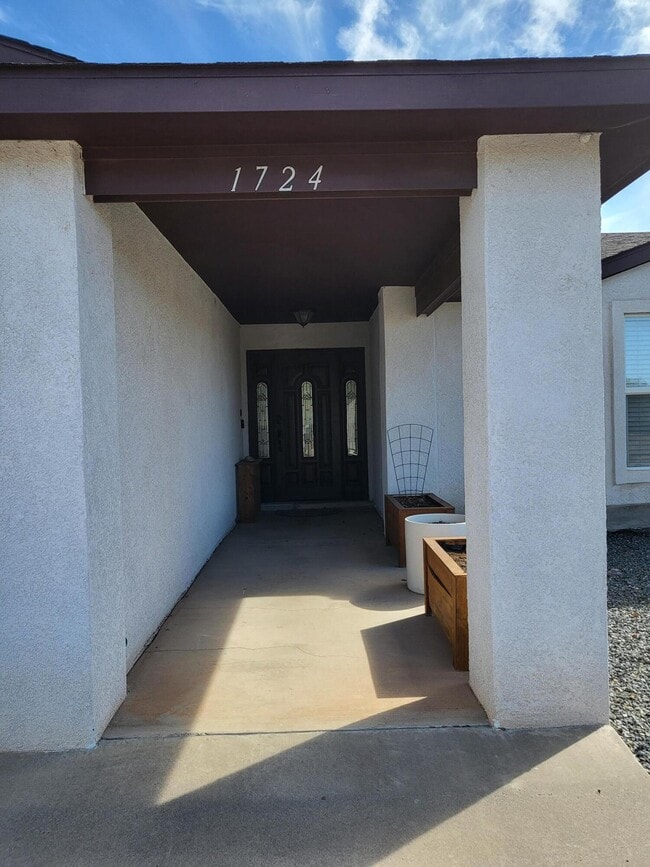 Building Photo - 1724 Powder River Dr NE