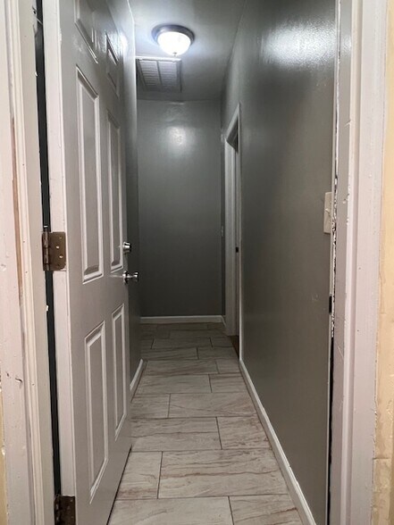 Building Photo - 72 Seymour Ave