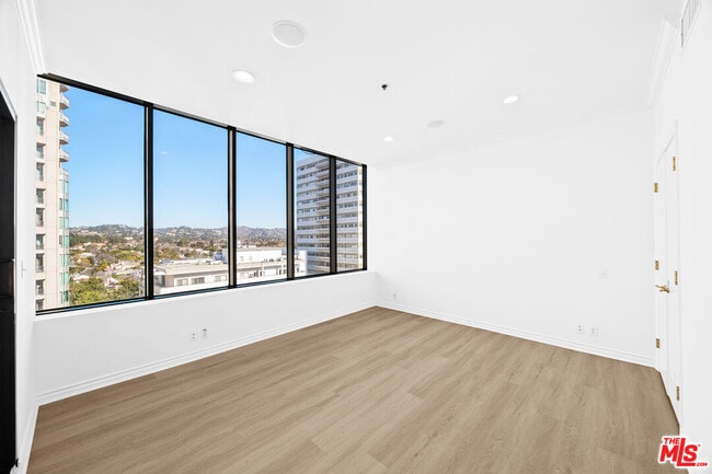 Building Photo - 10724 Wilshire Blvd