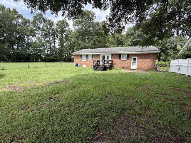 Building Photo - 3710 Robinson St