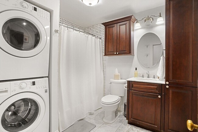 Building Photo - 110 Union Pk St