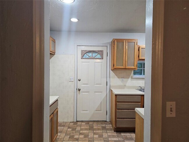 Building Photo - 1112 Jet Dr
