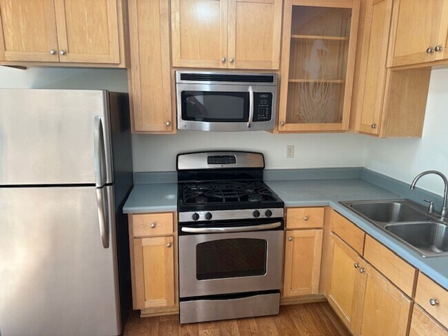 Building Photo - 1 Bedroom in Goleta