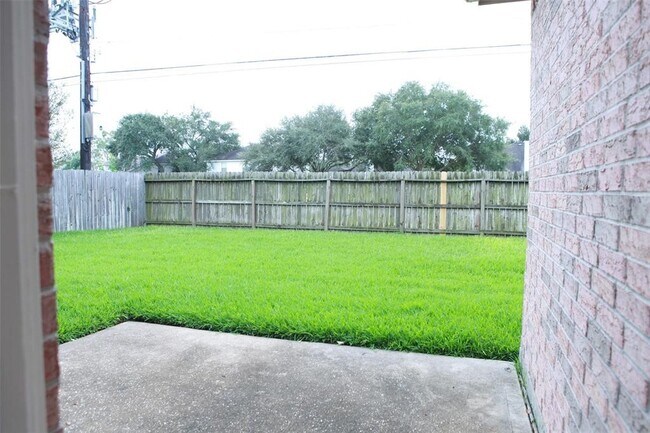 Building Photo - 3334 Worthington Dr