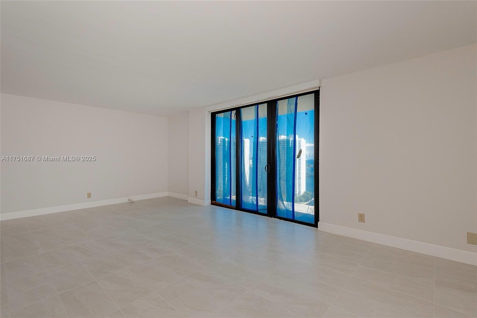 Building Photo - 18181 NE 31st Ct