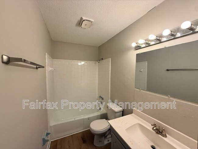 Building Photo - 3221 Dearborn Dr