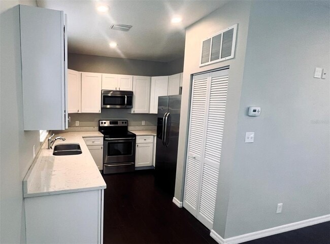 Building Photo - 403 S Albany Ave