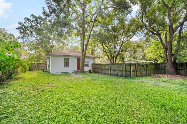 Building Photo - 708 E Brawin Ave