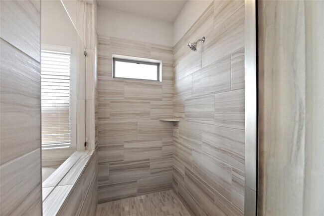 Building Photo - 127 Plumbago Loop