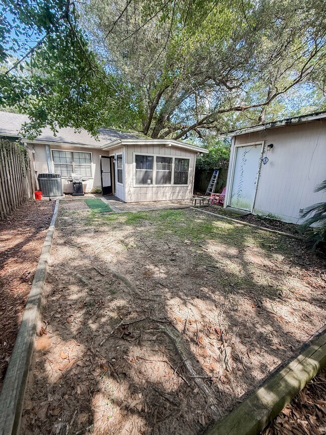 Building Photo - 2312 Brynmahr Dr