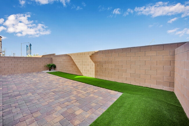 Building Photo - 4000 Richmar Butte Ave