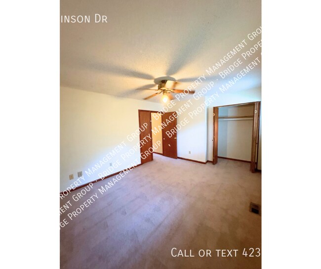 Building Photo - 6929 Robinson Dr