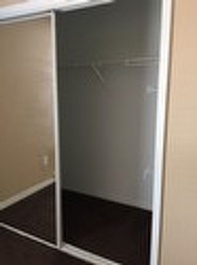 Building Photo - HIDDEN CREEK CONDO