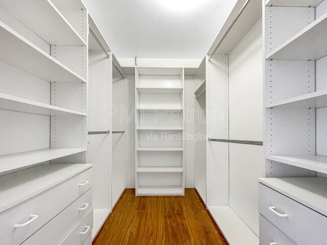 Building Photo - 9564 Peartree Ln