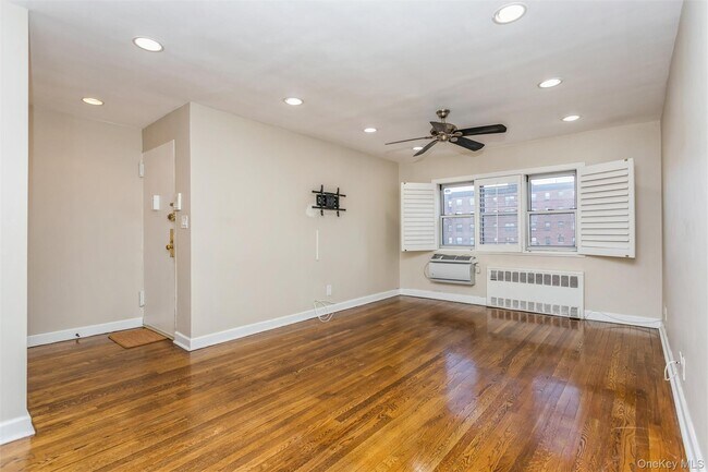 Building Photo - 183 Drake Ave