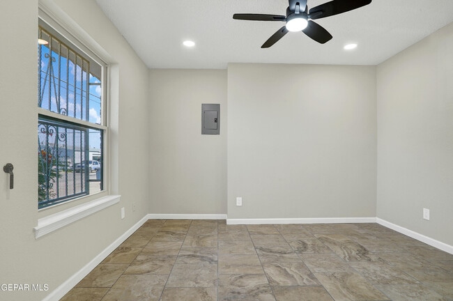 Building Photo - 4324 La Luz Ave