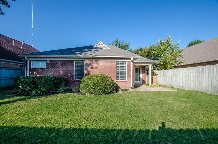 Building Photo - 5892 Alexandria Ln