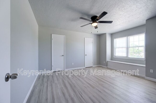 Building Photo - 1309 Crown Point Ave