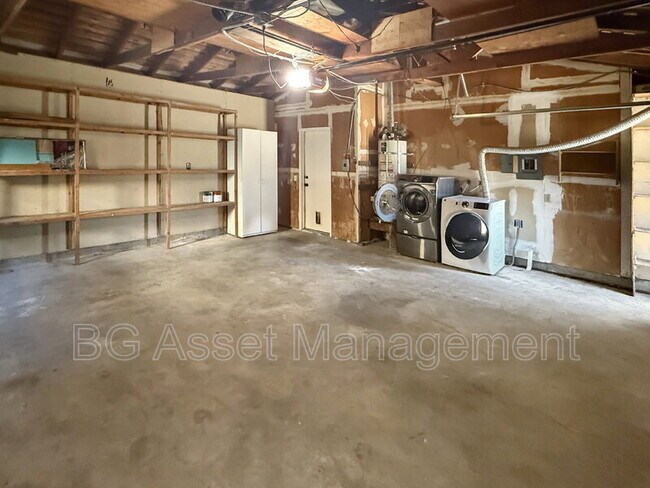 Building Photo - 2672 Doidge Ave