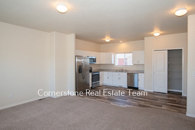 Building Photo - 855 Endeavor Wy