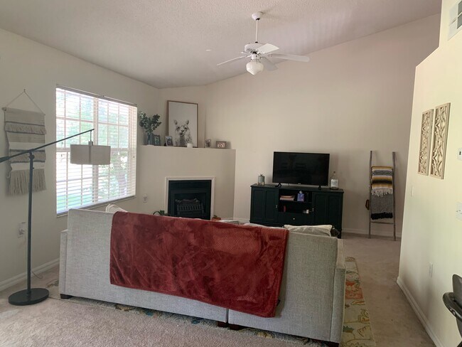 living room - 10000 SW 52nd Ave