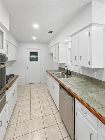 Building Photo - 2120 Vickie Dr