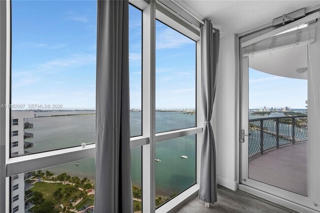 Building Photo - 1750 N Bayshore Dr