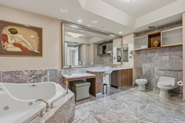 Building Photo - 16051 Collins Ave