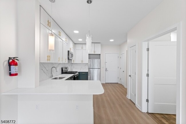 Building Photo - 321 E 3rd St