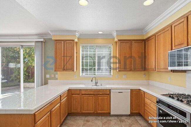 Building Photo - 5536 Cooney Pl
