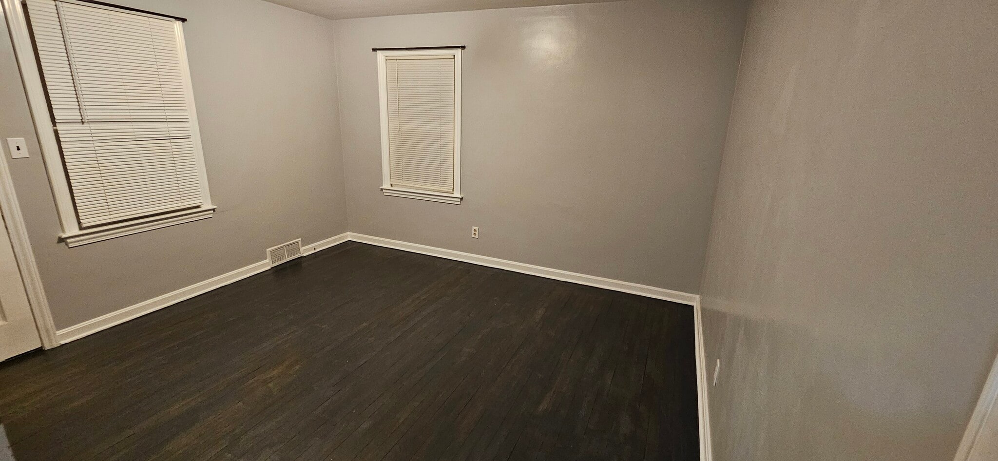 Building Photo - 13590 Cedar Rd