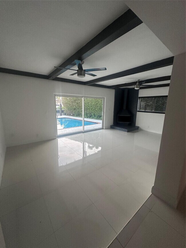 Building Photo - 2810 NE 60th St