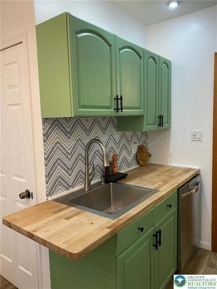 Building Photo - 37 E Evergreen St