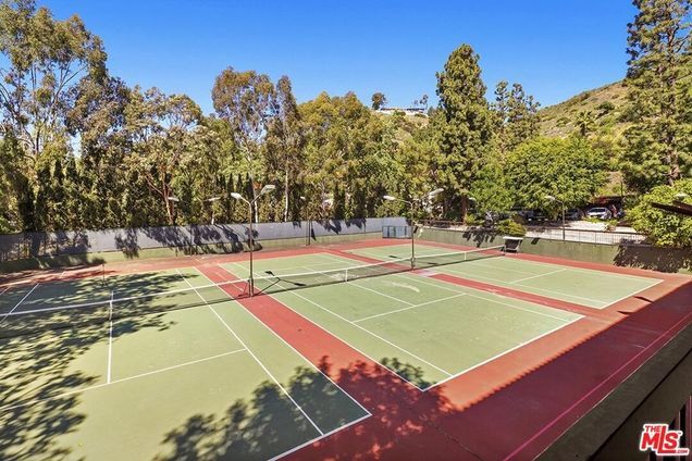 Tennis Courts - 2700 Cahuenga Blvd E