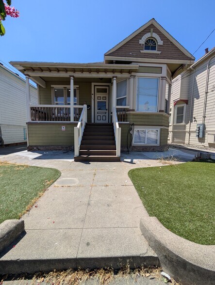 Building Photo - 163 Gifford Ave