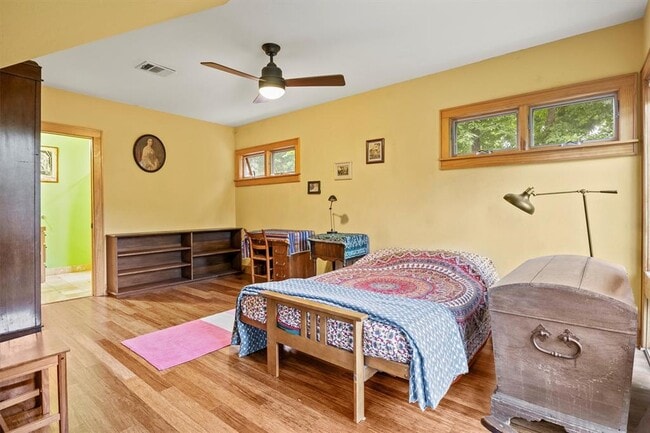 Building Photo - 508 E 38th 1/2 St