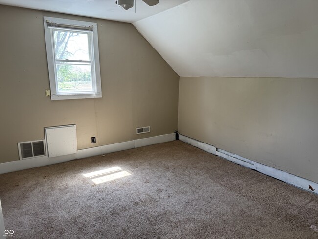 Building Photo - 603 E Clyde St