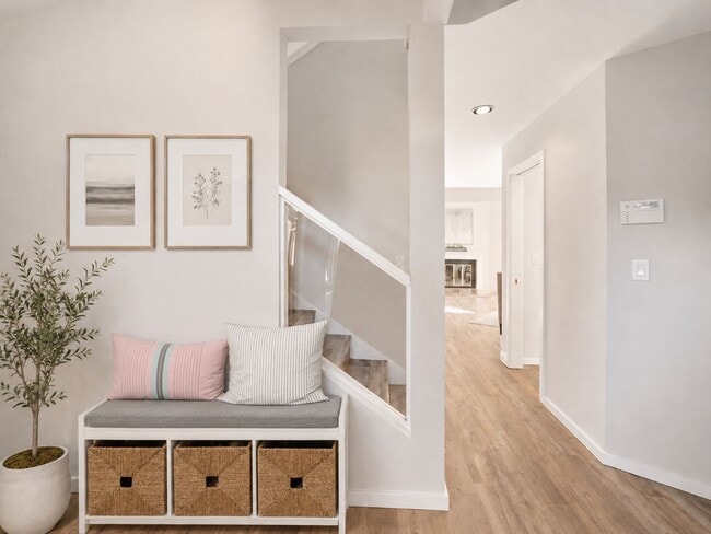 Building Photo - Renovated Los Gatos Retreat Backing to Oak Meadow Park