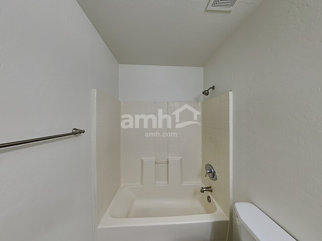 Building Photo - 2637 S 63rd Dr