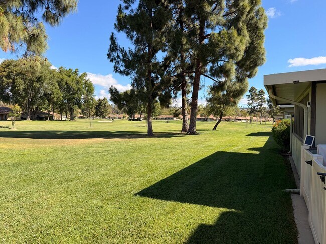 Building Photo - Large home on Golf Course in Leisure Village Senior Community