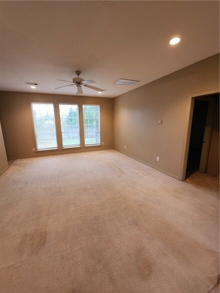 Building Photo - 3920 Park Hurst Dr