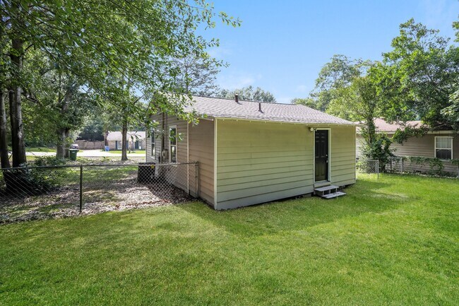 Building Photo - 7728 Aurora Dr