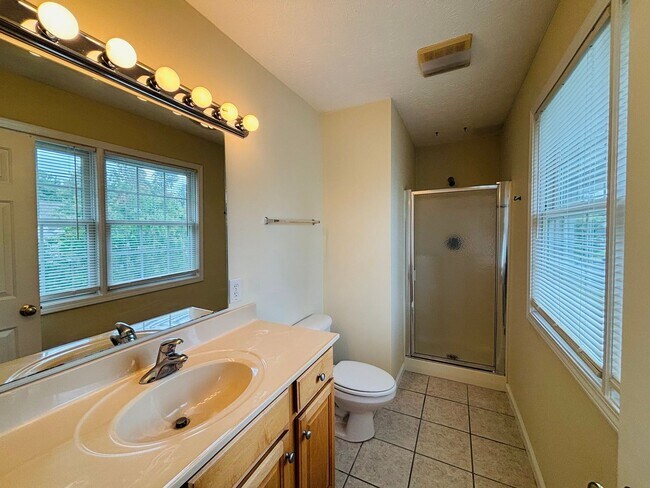 Building Photo - 228 Mountain Breeze Dr